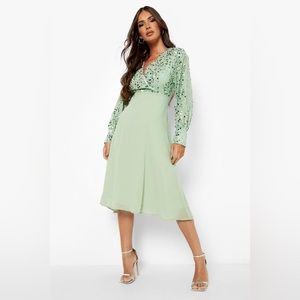 🆕(NWT) BOOHOO Sequin Wrap Midi Skater Dress. Size US 6. Long Sleeved
